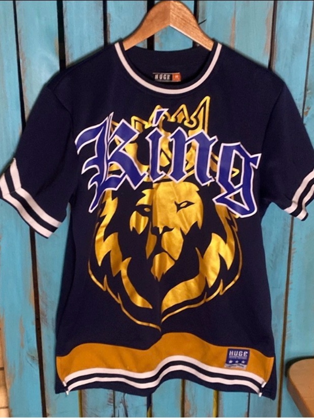 Huge Fashion Exchange king lion navy gold size medium crewneck t shirt polyester